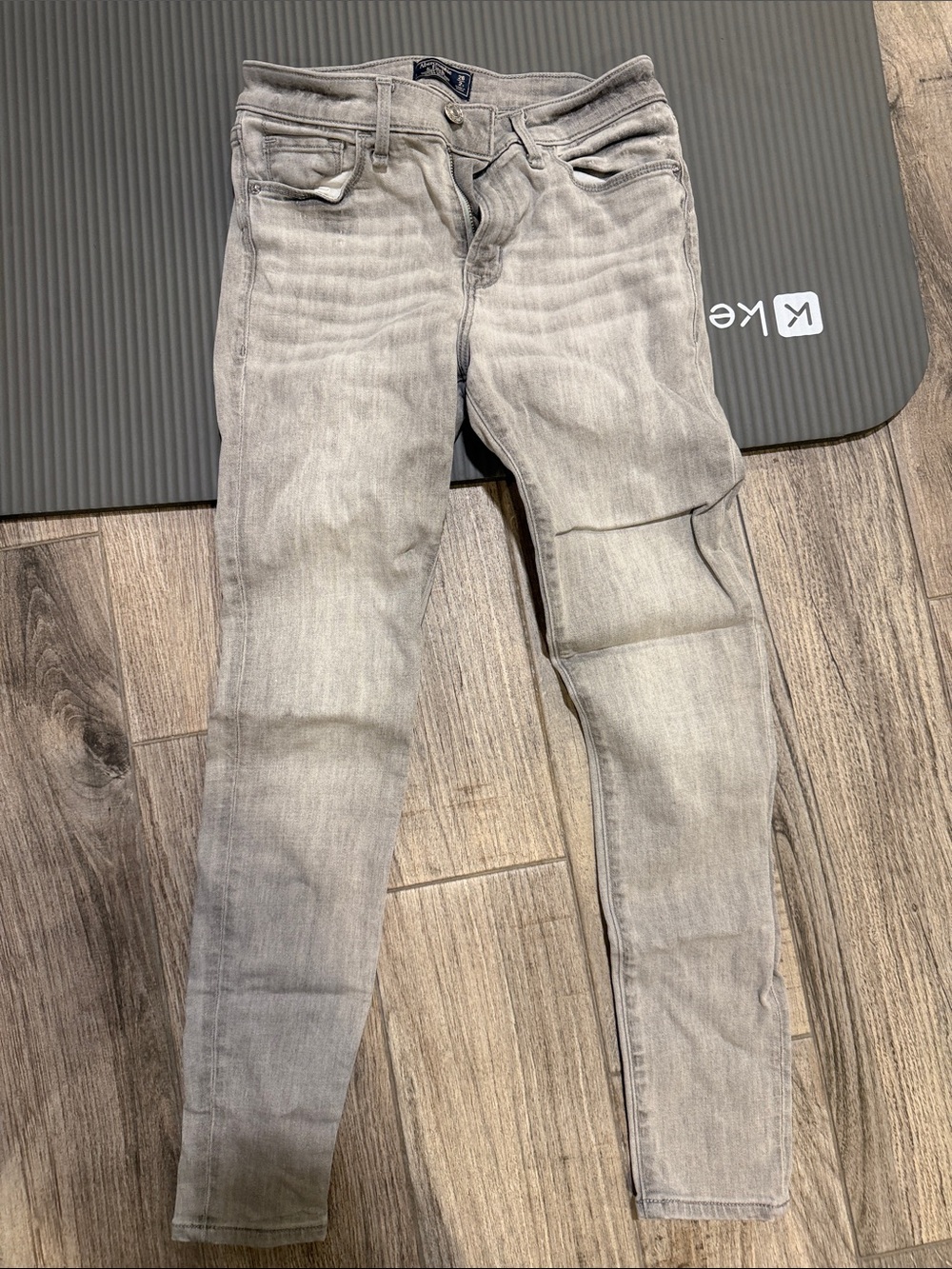 Abercrombie & Fitch Women’s Light Gray Super Skinny Jeans